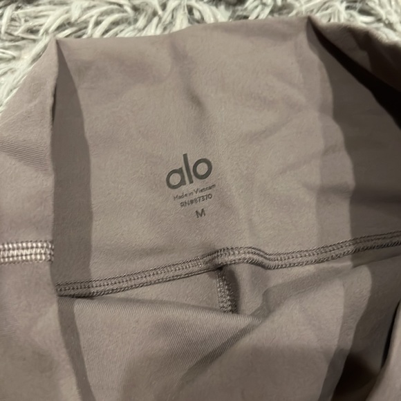 Alo Leggings - Picture 3 of 7